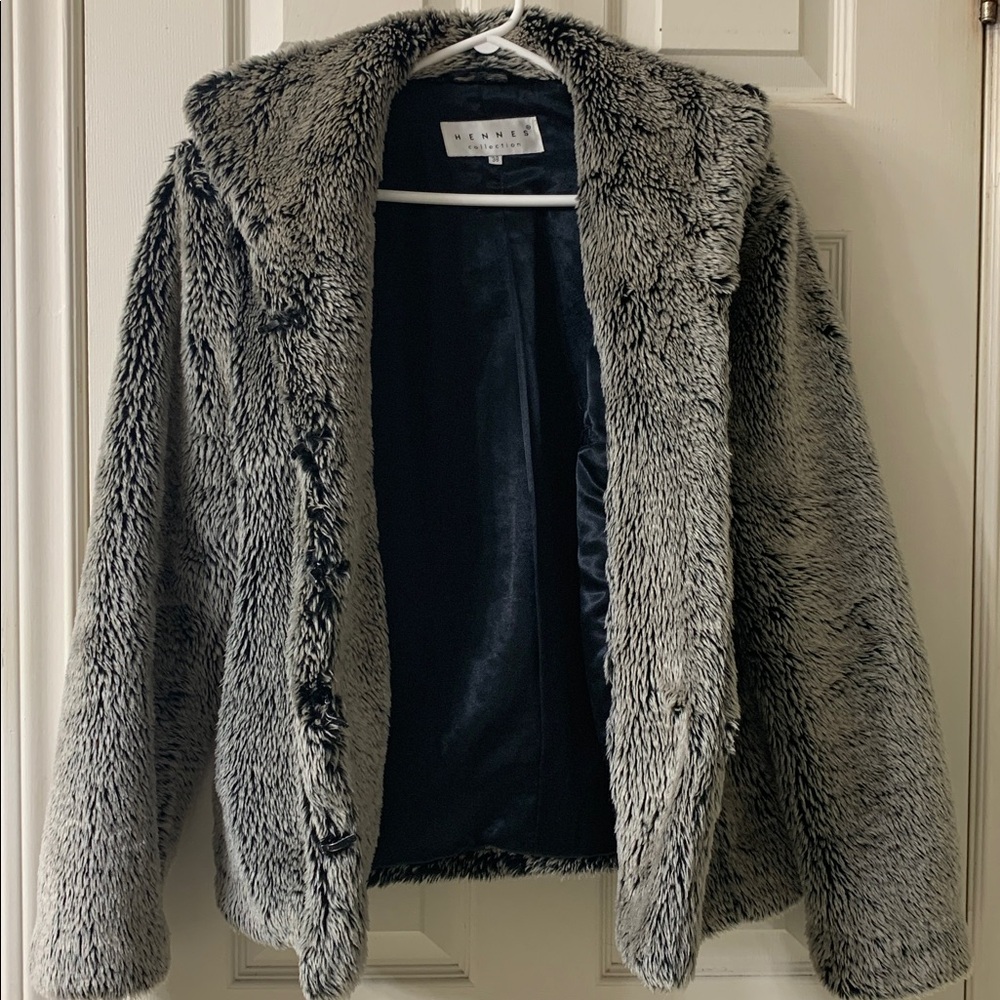 Hennes Collection, US M, Grey & Black Two-Tone Faux Fur Jacket With Pockets - Picture 3 of 9